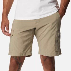 New with Tags Men’s Silver Ridge Cargo Shorts, color Tan (Khaki), size 32